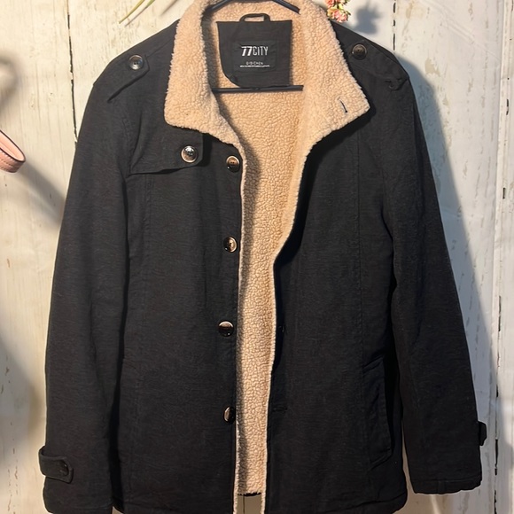 Man’s Coat - Picture 1 of 6